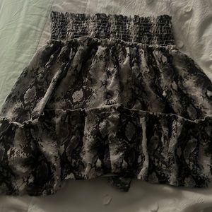 barley worn alterd state skirt, selling for 25